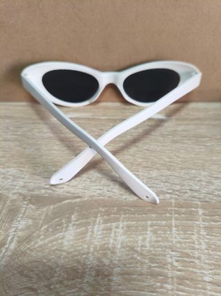 Gafas sol blancas estilo años 60