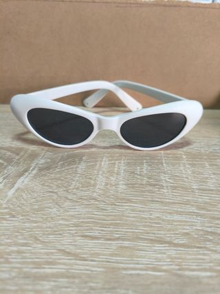 Gafas sol blancas estilo años 60