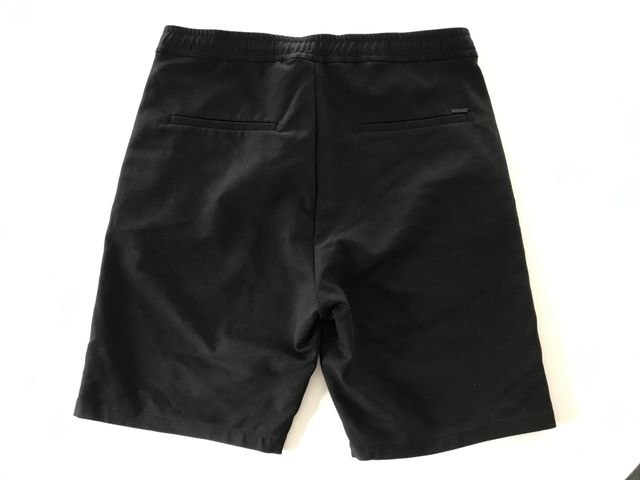 Pantalon corto negro