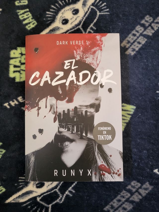 El cazador / The Predator. Dark Verse Series (Spanish Edition)