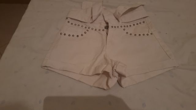 Shorts bianchi con borchie - 11 anni