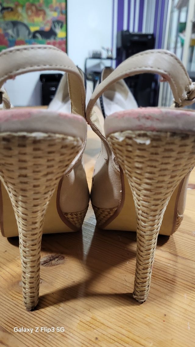 Zapatos tacón beige