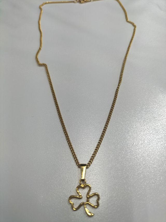 Dije trébol tres hojas suerte colgante