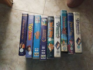 VHS infantiles: Toy Story, Blancanieves...
