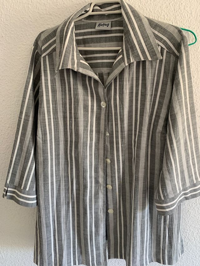 Bonita camisa  sin uso. Perfecto estado