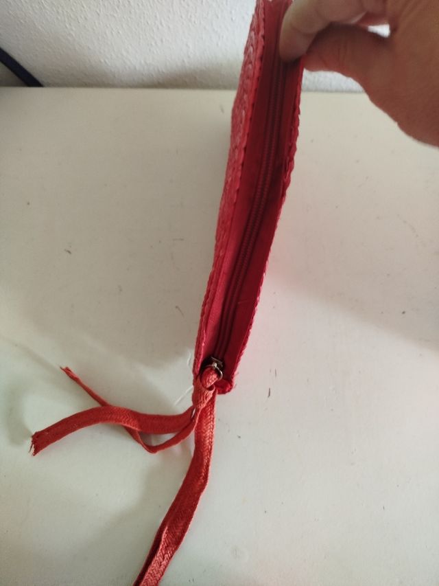 Bolso mano rojo tejido