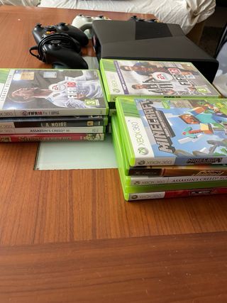 Xbox 360 + 4 mandos + 18 juegos