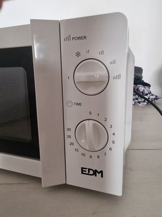 Microondas EDM - 700W
Tiene poco uso 