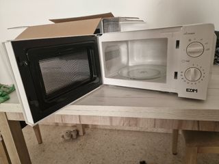 Microondas EDM - 700W
Tiene poco uso 