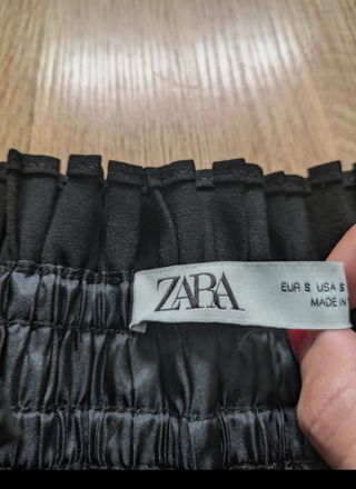 Falda plisada negra Zara