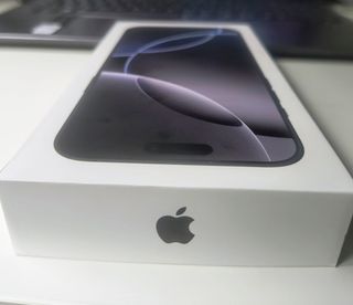 Caja vacía iPhone 16 pro max