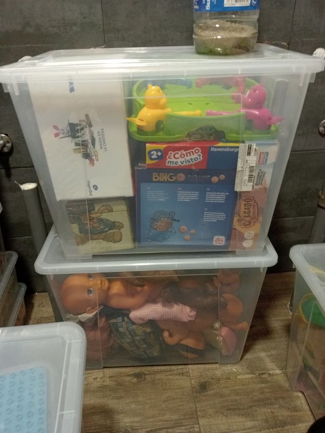 Juguetes por lotes: vehículos, puzzles, nenucos...