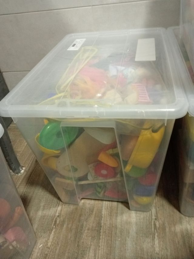 Juguetes por lotes: vehículos, puzzles, nenucos...