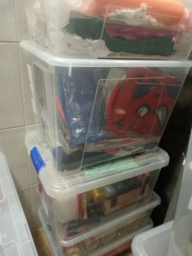 Juguetes por lotes: vehículos, puzzles, nenucos...