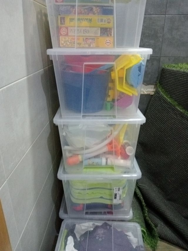 Juguetes por lotes: vehículos, puzzles, nenucos...