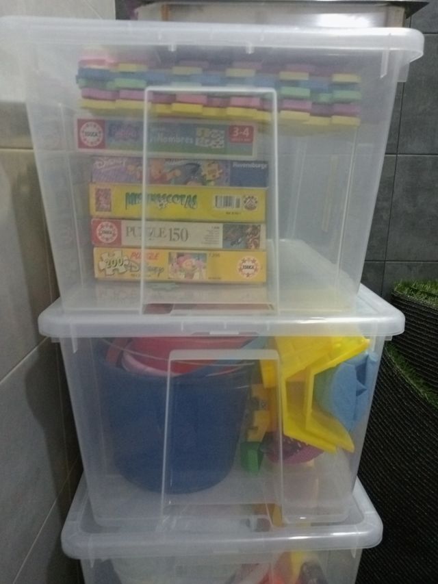 Juguetes por lotes: vehículos, puzzles, nenucos...