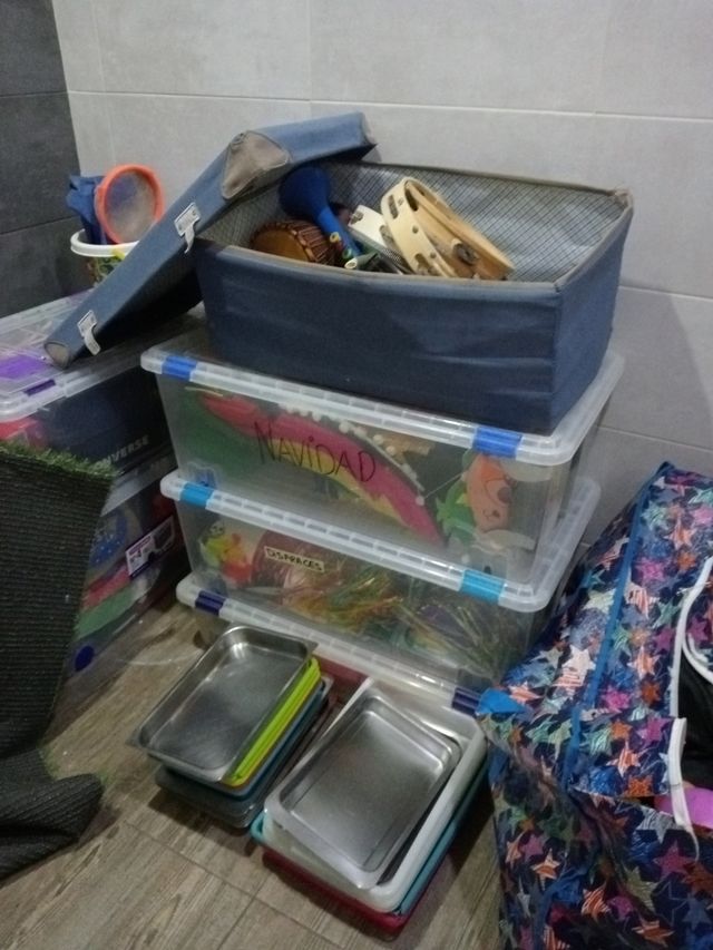 Juguetes por lotes: vehículos, puzzles, nenucos...