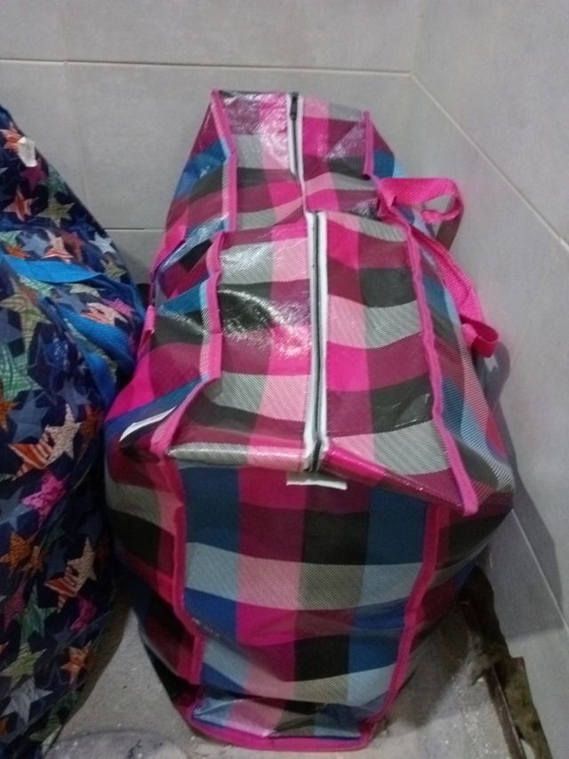 Juguetes por lotes: vehículos, puzzles, nenucos...