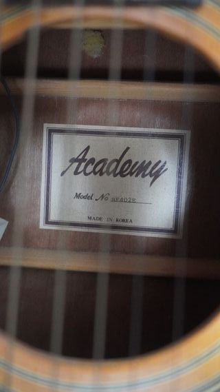 Guitarra electro acústica Academy (negociable)
