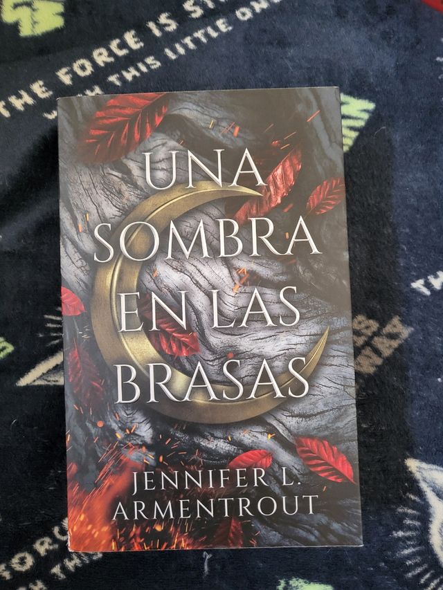Una sombra en las brasas (Spanish Edition)