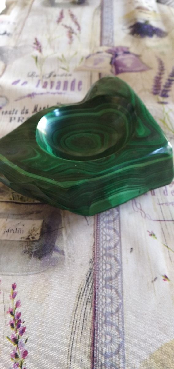 Cenicero de malaquita hecho a mano 
África