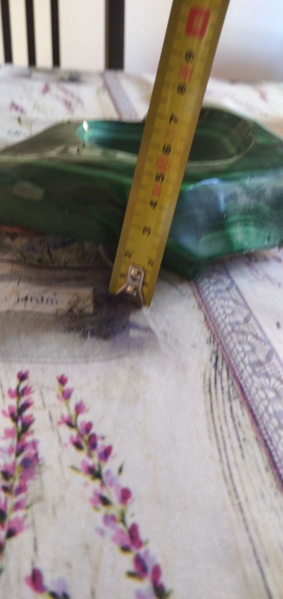 Cenicero de malaquita hecho a mano 
África