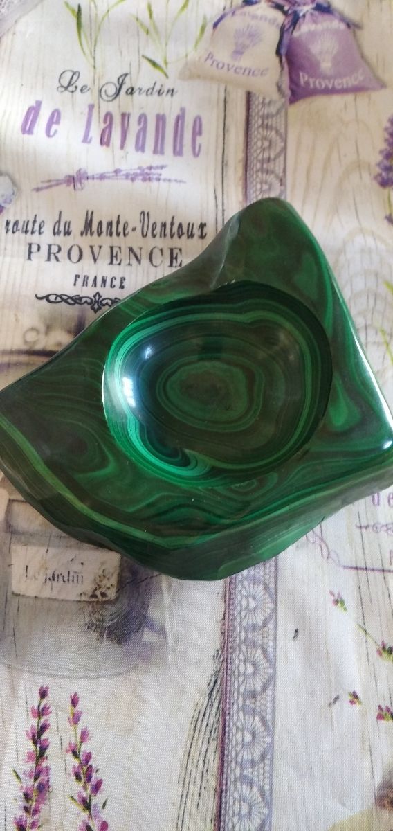 Cenicero de malaquita hecho a mano 
África