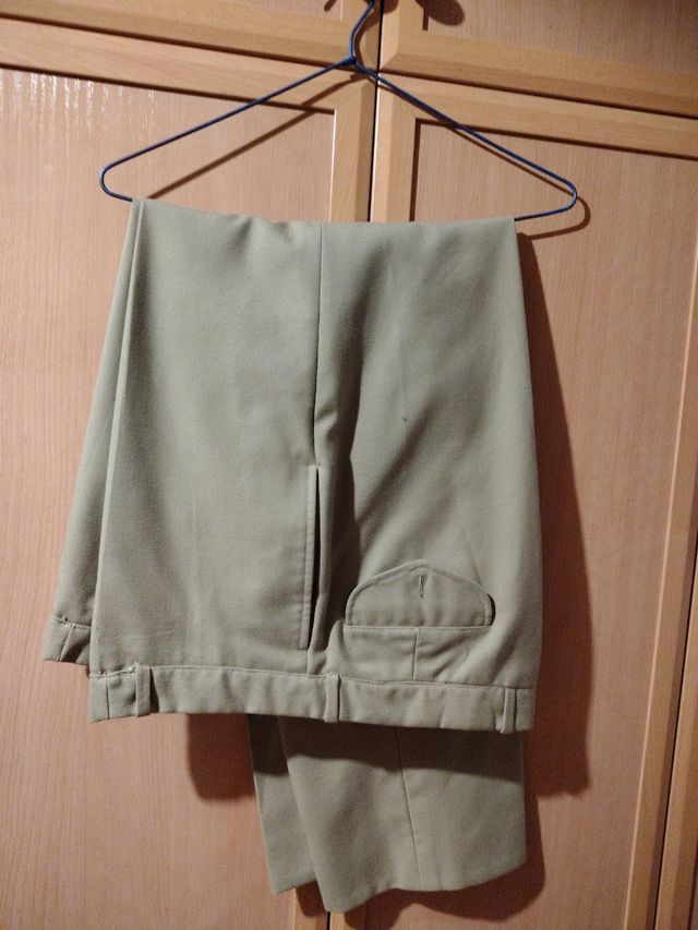 Pantalón beige hombre