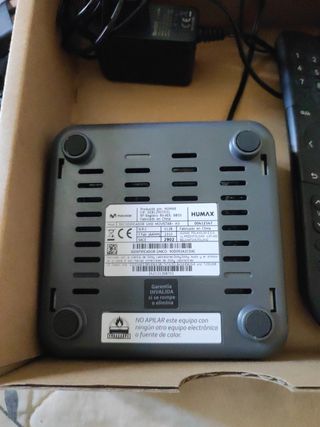 1 decos UHD Tv y 1 amplificador smart wifi.