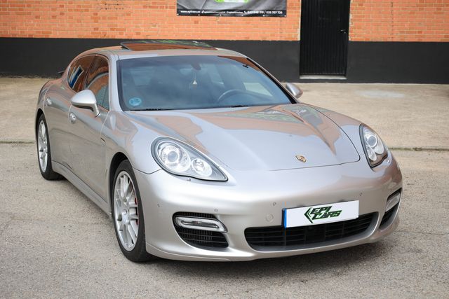 Porsche Panamera turbo 2011