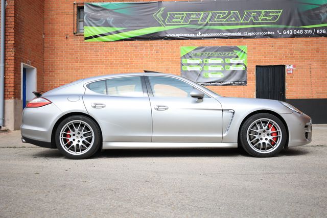 Porsche Panamera turbo 2011