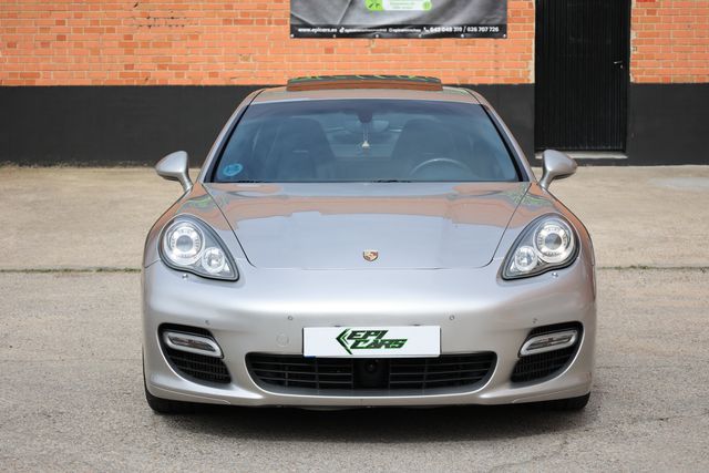 Porsche Panamera turbo 2011