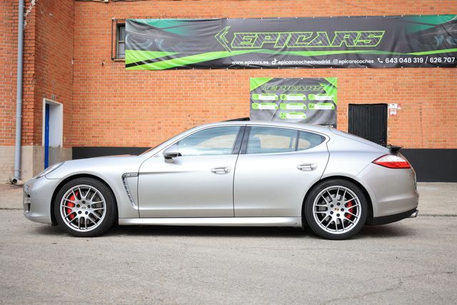 Porsche Panamera turbo 2011