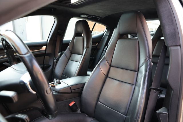 Porsche Panamera turbo 2011