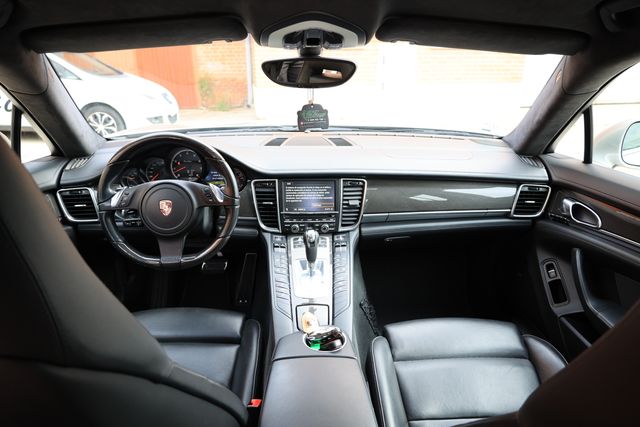 Porsche Panamera turbo 2011