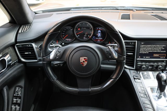 Porsche Panamera turbo 2011