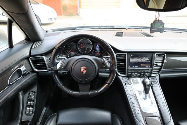 Porsche Panamera turbo 2011