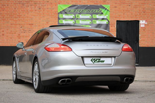 Porsche Panamera turbo 2011