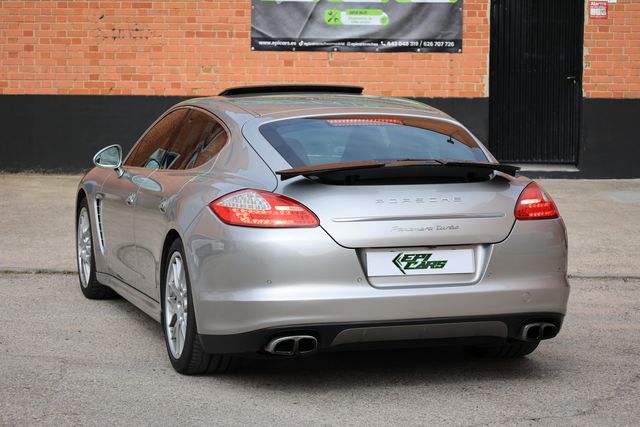 Porsche Panamera turbo 2011