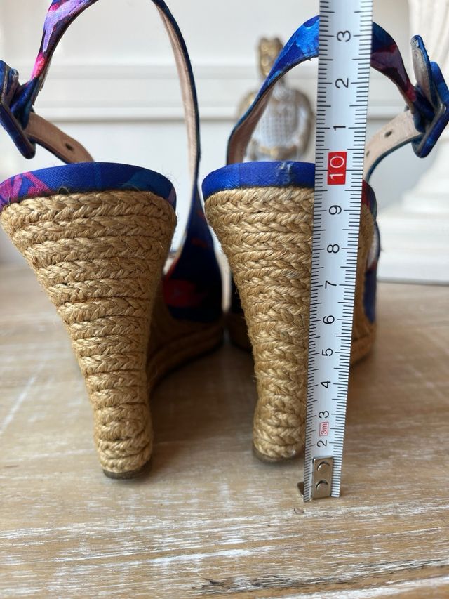 Cuñas satén Carolina Herrera