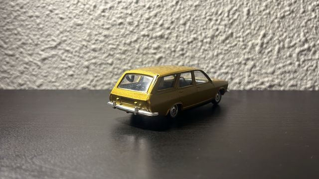 RENAUL 12 BREAK E:1/43 SOLIDO