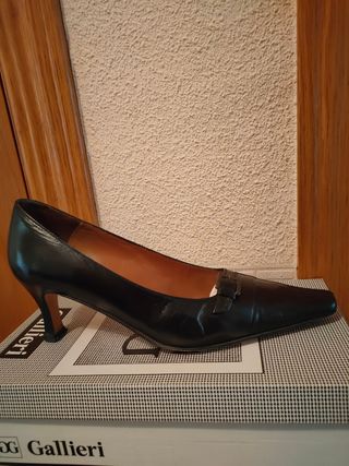 Zapatos negros piel - Tacón.