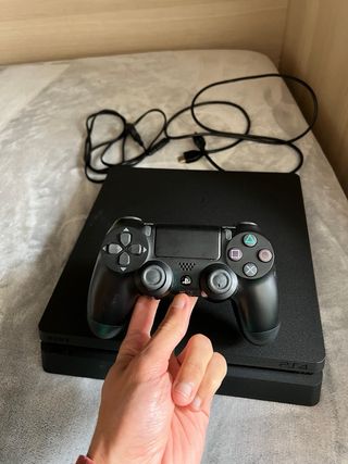 PS4 Slim (PlayStation 4) 500GB
