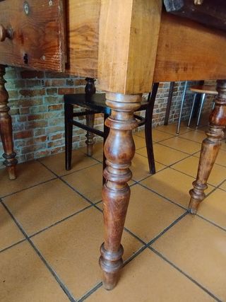 Mesa tocinera antigua restaurada