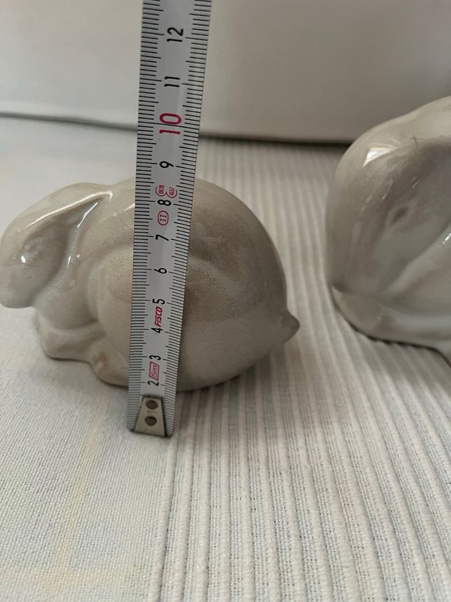 Conjunto 2 coelhos de porcelana