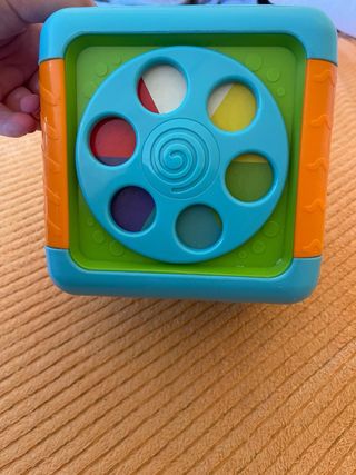 Cubo actividades bebe