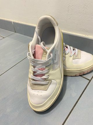 Zapatillas Puma blancas y rosas