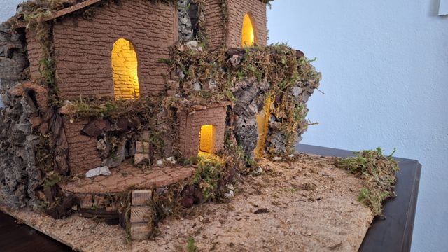 Presepe Artigianale Fatto a Mano in sughero legno