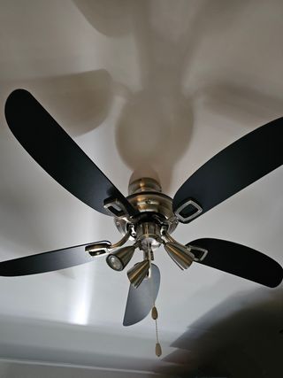 Ventilador techo negro y plata