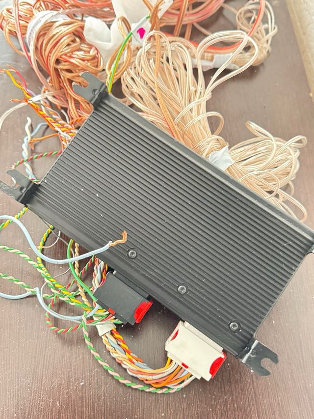 Amplificador JBL coche - 96 310 415 Z8